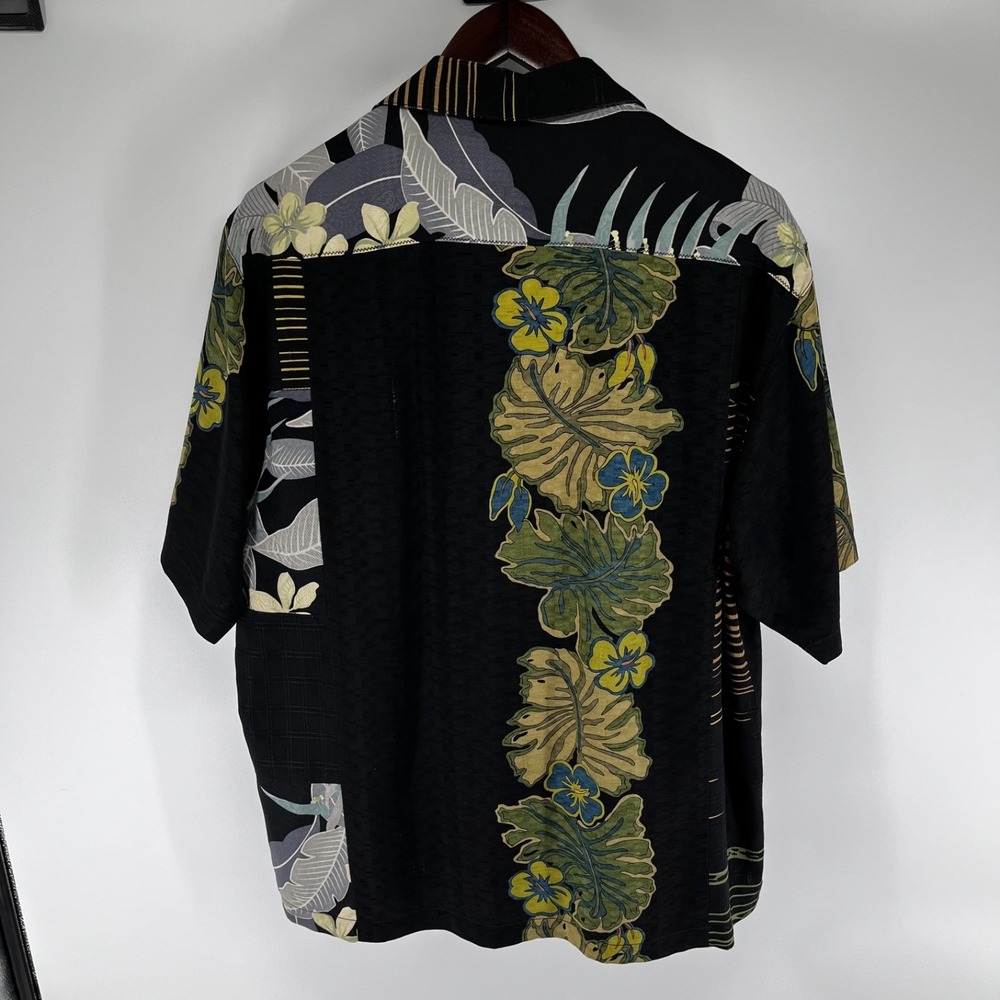 Tommy Bahama 100% Silk Hawaiian Shirt Size- M Short Sleeve - Picture 3 of 6